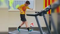 Borec na konec: Malý talent ukázal náročný dribling na běžícím páse!