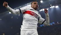 PSG nakonec slaví postup ze skupiny smrti. Newcastle v pohárech končí