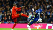 Hrdina Chelsea dohrával se zraněním v rozkroku. Zašívali ho v šatně