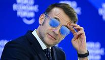 Macron se skryl za sluneční brýle. Lidé spekulují, že ho zbila manželka