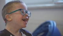 Povodeň vzala nemocnému Tomíkovi (6) speciální kočárek. Rodina prosí o pomoc