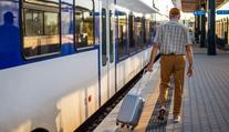 Brutální útok na Olomoucku: Muž vystoupil z vlaku, mladík se ho pokusil ubít kamenem