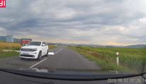 To je hrůza! Auto za sebou táhlo psa, vše zachytila palubní kamera