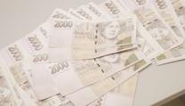 Podezřelí obelstili vkladomaty padělky. Z bank vybrali skoro milion korun