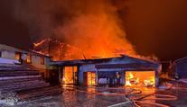 V Lučanech nad Nisou hořela pila, zranili se čtyři lidé