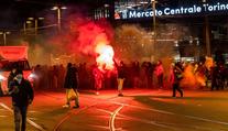 Bomby, zapálená auta. Anarchisté v Itálii zuří kvůli věznění šéfa
