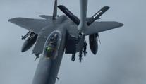 Mezinárodní cvičení na českém nebi: Američtí piloti trénovali tankování stíhaček za letu