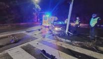 Auto v Pardubicích narazilo do semaforu. Řidič zmizel a policie neví, komu vůz patří