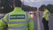 Policisté zadrželi u Jablunkova skupinu migrantů. Převaděč utekl
