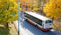 Policie pátrá po cestující, před kterou se v autobuse svlékl muž