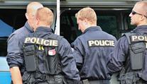 Policisté by měli dostat lepší zbraně a více ochrany, hodnotí expert