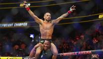 UFC 310: Pantoja rychle porazil debutanta a potřetí obhájil titul