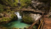 České turisty strhl vodopád. Řítili se 15 metrů