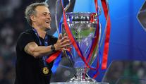 Krásný moment v Mnichově. Fanoušci PSG uctili zesnulou dceru kouče