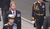 Velké ponížení prince Harryho. Veřejně ho označili za uplakánka