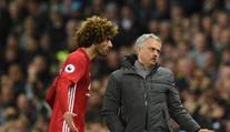 Červená za 19 sekund! Pak se Fellainiho zastal jen Mourinho