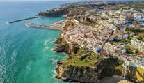 Horor v portugalském letovisku. Turistku měli na ulici znásilnit dva muži