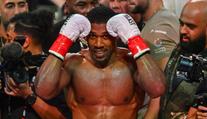 Boxer Joshua utrpěl zranění při tragické nehodě. Zemřeli při ní dva lidé
