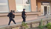 Policie zasahovala ve dvou nemocnicích. Poteče krev, měl vyhrožovat muž