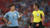Suárez chtěl penaltu za ruku, pak si uvědomil, že je to brankář
