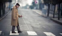 Muž 50 let předstíral, že je slepý. Na příspěvcích od státu získal desítky milionů