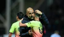 Premier League má zákaz objímání. Je to těžké dodržovat, hlásí kouč City