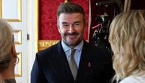 Beckham oslavil rytířský titul, matku a sestru vzal jen do levného bistra