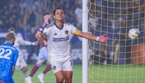 VIDEO: Patička jako z partesu a gól. Chicharito v MLS nepřestává udivovat