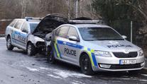 Auta policie zapálili anarchisté! V prohlášení napsali, proč to udělali