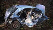 Mladík s čerstvým řidičákem boural, srazil auto s miminkem. 8 zraněných