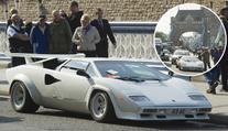 Opuštěné luxusní Lamborghini stálo na mostě! Neuvěříte proč