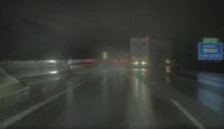 Jana ohrozil na dálnici couvající kamion. Podobných incidentů jsou stovky