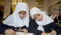 Britové se přizpůsobí muslimům: Kvůli ramadánu posunou zkoušky
