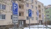 Radní mění parkovací pravidla. Předplatitelé blokovali místa