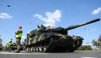 Přes Česko se budou přesouvat tanky Leopard. Povrch dálnice prý nezničí