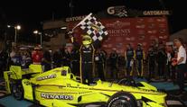 IndyCar ve Phoenixu: Nehoda v 1. zatáčce a krasojízda Pagenauda