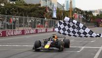 Bída mclarenů v Baku: Piastri havaroval, Norris sedmý. Vládl Verstappen