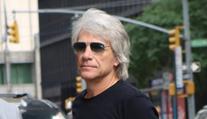 Jon Bon Jovi zachránil ženu před sebevraždou. Rozmluvil jí skok z mostu
