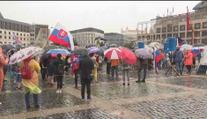 Provoz v centru Bratislavy blokovali odpůrci očkování, zasáhli těžkooděnci