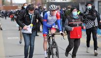 Nemáš mozek! Cyklista byl po střetu pořádně vytočený. Co na to říká UCI?