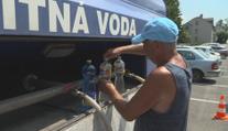 Obyvatelé Rtyně jsou přes týden bez vody. Ve vedrech spoléhají na cisterny