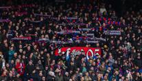 Tragédie v Anglii. Zemřel fanoušek Crystal Palace, srazil ho autobus