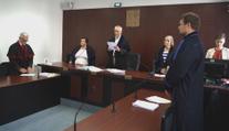 Opozice nechce růst platů politiků. Tvrdě pracujeme, hají se vládní poslanci