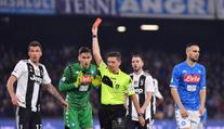Ta byla přísná! Juventus vyhrál v Neapoli, ale celá Itálie řeší kartu