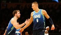 Dallas konečně zabral, v bitvě favoritů uspěli 76ers. Clippers dál vítězní