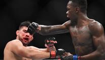 Rok 2019 v kleci. UFC zápasníci předvedli divákům pořádnou řežbu