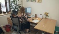 V Plzni pomáhá realitní agentura lidem v nouzi. Platí za ně i nájem
