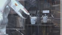 VIDEO: Robot barista uvaří až čtrnáct káv najednou