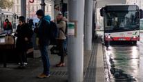 Muž usnul na brněnském nádraží, okradli ho o slepeckou hůl a oblečení