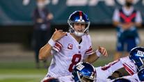 Komický pád! Místo touchdownu se skácel k zemi, pobavil i spoluhráče